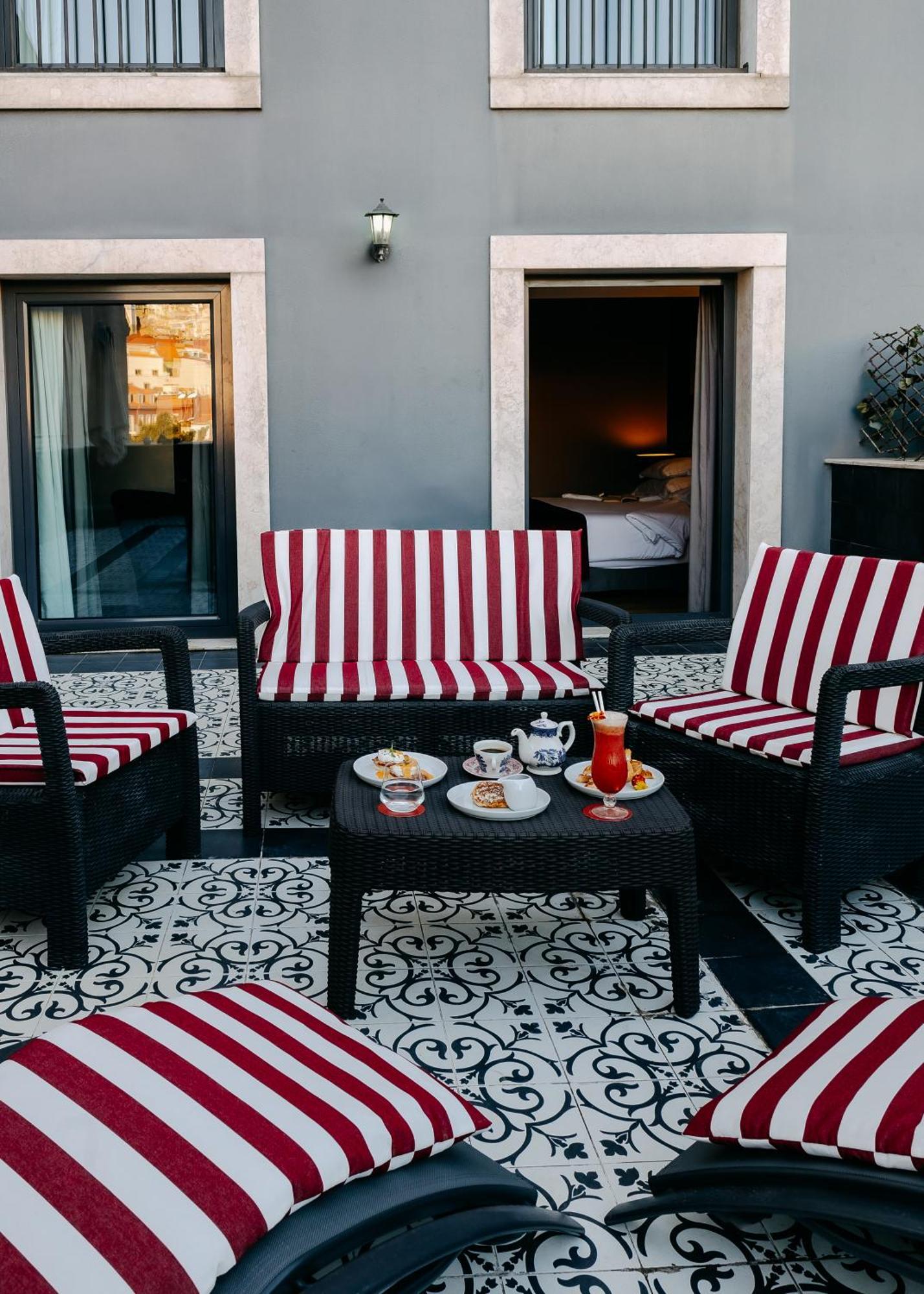138 Liberdade Hotel Lisboa Kültér fotó A typical patio at the hotel